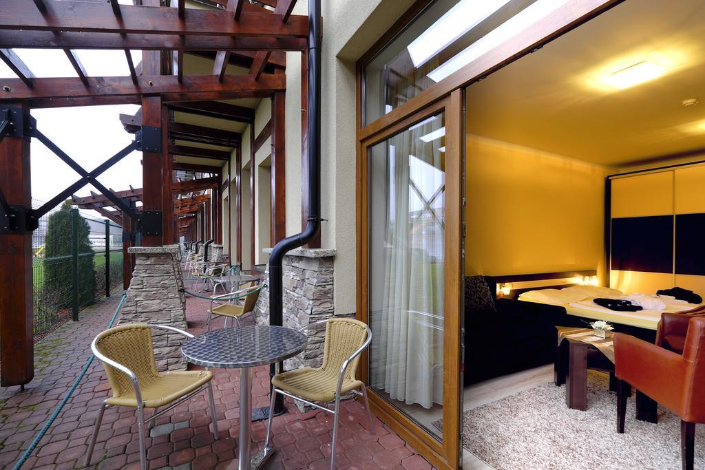 Luxury Apartment Kristof Bešeňová Eksteriør billede